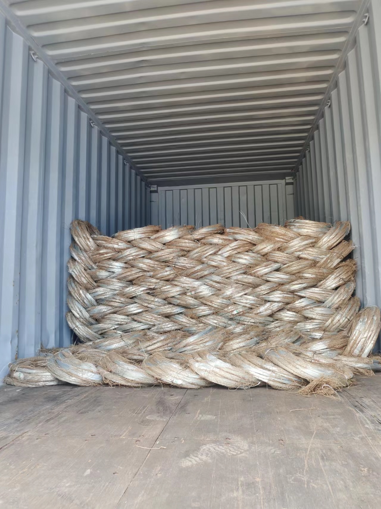 Composed of interwoven wire strands, wire mesh offers exceptional strength and durability, making it ideal for applications in fencing and construction.