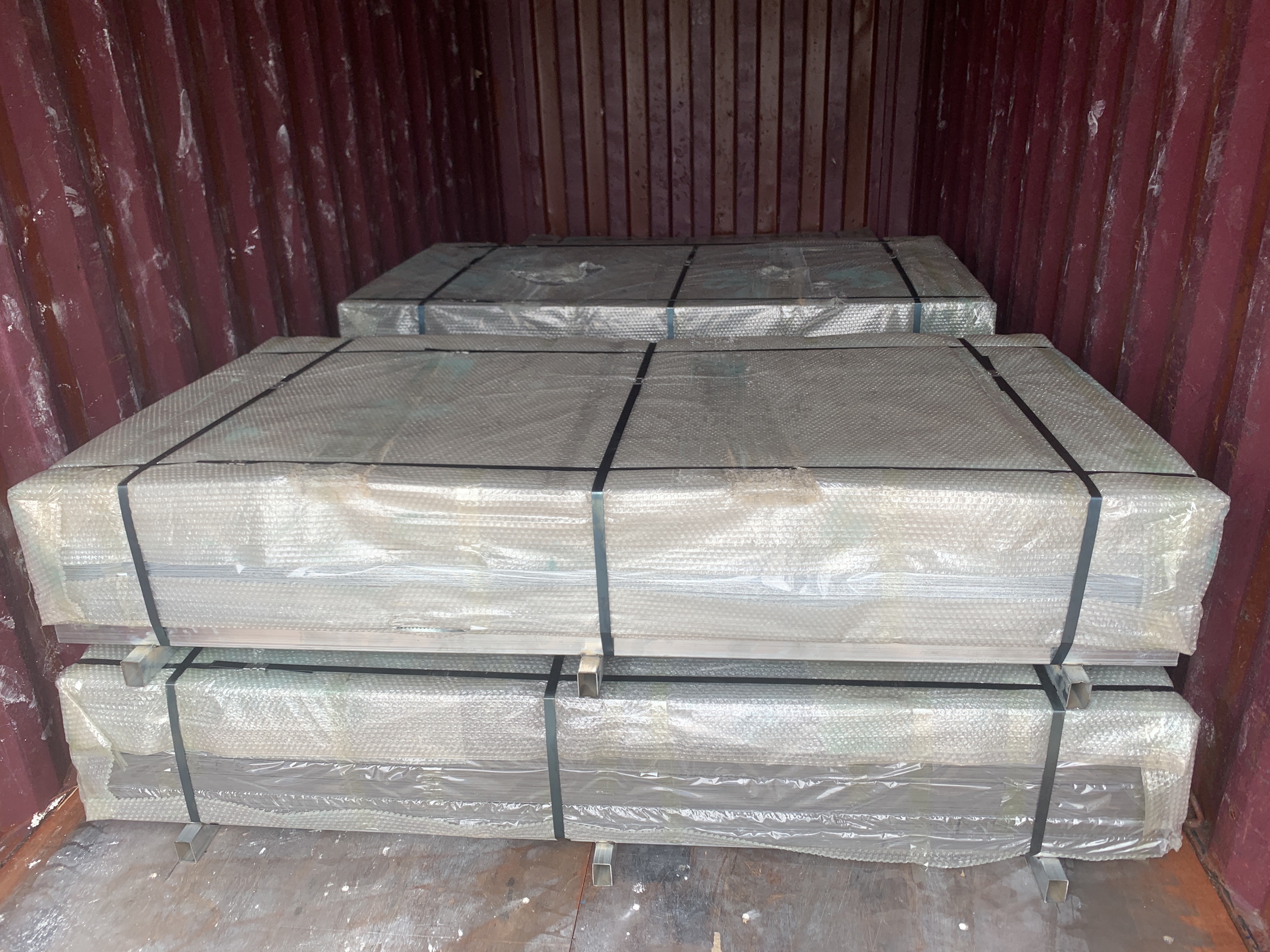 The specific hole patterns and sizes are selected based on the intended use, and perforated metal can be made from various materials, such as steel, stainless steel, aluminum, or plastic.